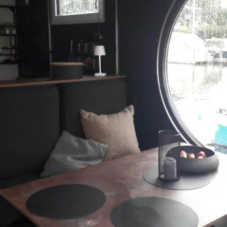 Πλωτό κατάλυμα Hausboot Frodewin